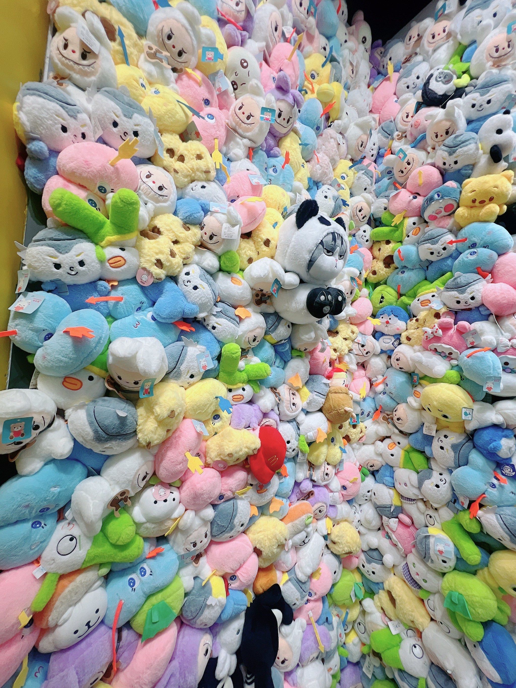 巨大娃娃背景墙