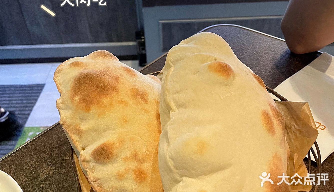 打赌你还没吃过：🇱🇧铺满羊肉的芝士披萨🍕