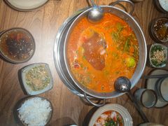 -野山舂·贵州现舂酸汤火锅(鸿通城店)