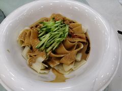 -忆江南酒店(交通大学咸宁路地铁站店)
