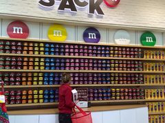 -m豆巧克力世界(上海世茂广场店)