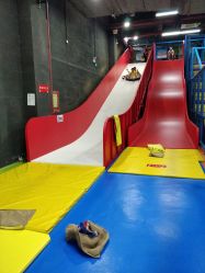 -蹦贝运动中心·蹦床·攀岩·闯关(龙岗店)