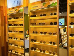 -LOOK眼镜·蔡司依视路配镜(宝山万达店)