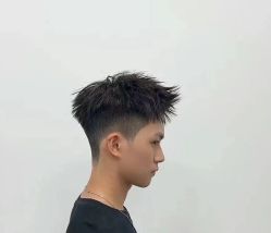 -老男孩男士理容馆·理发·烫染·修面