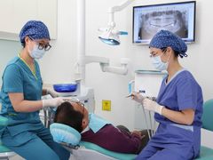 洁牙中-岳辰齿科(浦东长泰店)