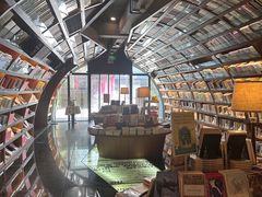 -钟书阁(珍园店)