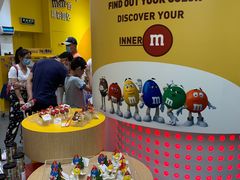 -m豆巧克力世界(上海世茂广场店)