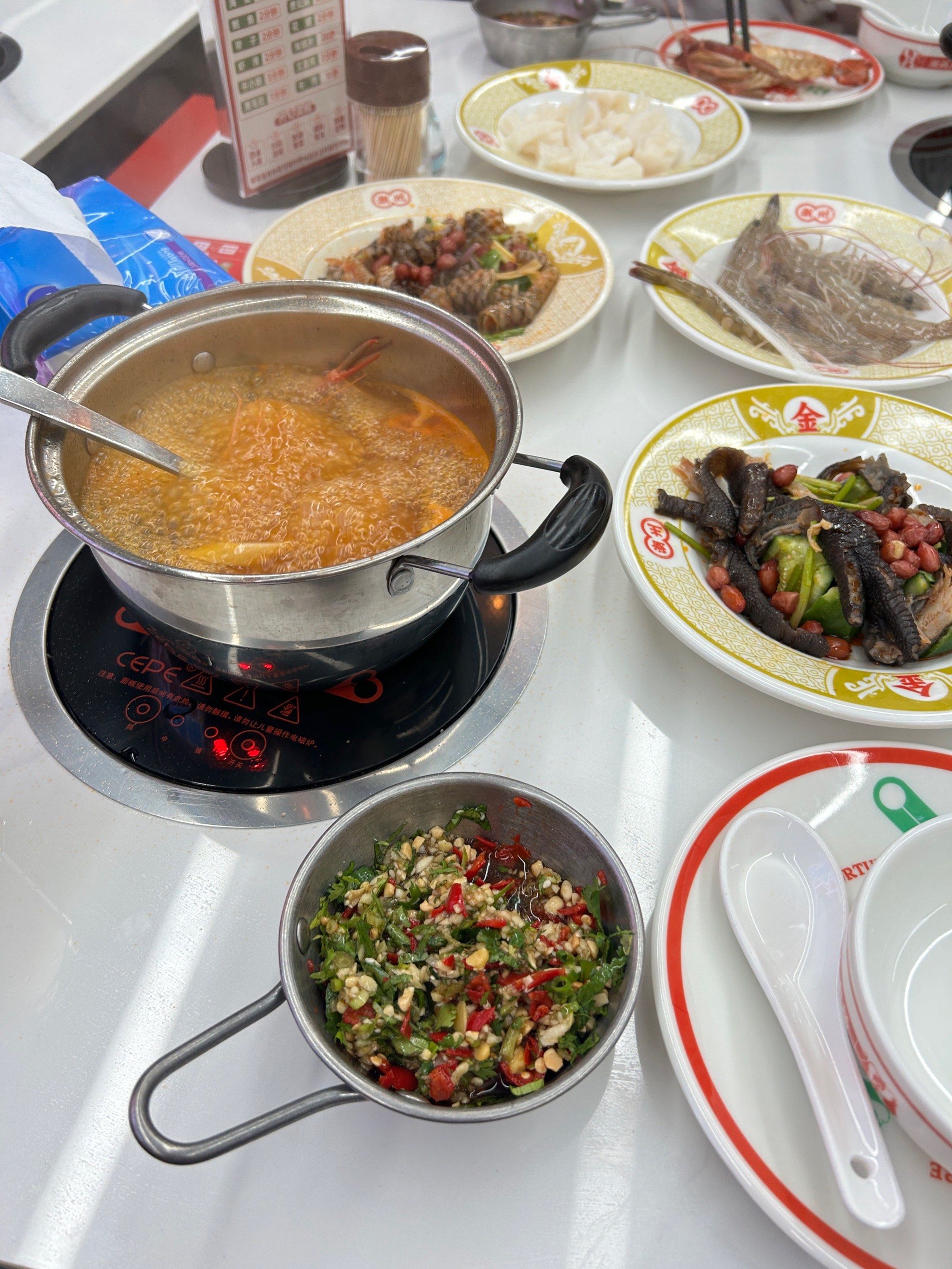 深圳新店开一家潮州火锅啦!超级新鲜,蹦蹦跳跳的虾感觉到了海边