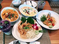 -Chom Cafe and Restaurant