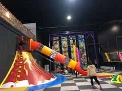 -嘿哟动霸CHUA·新潮玩运动娱乐中心·蹦床滑冰团建乐园