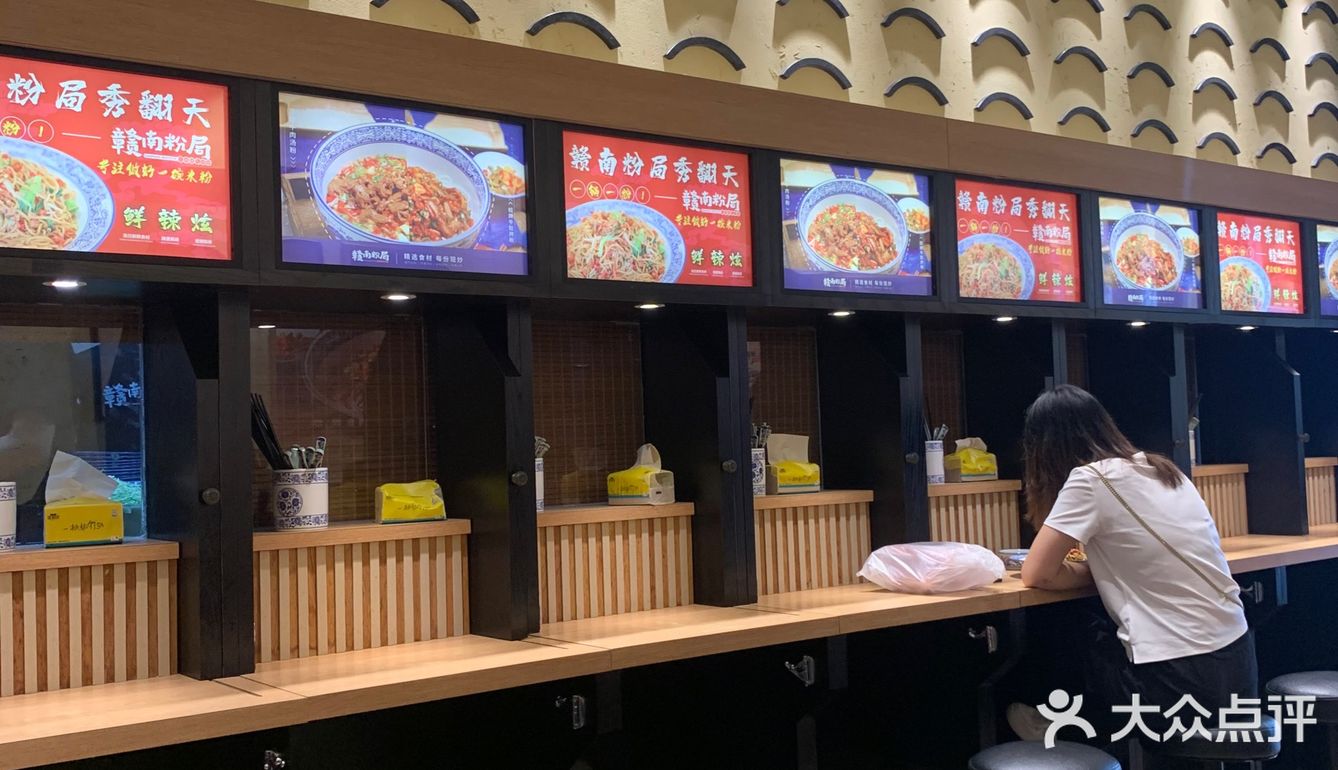 位置在浦东商城路南泉路路口,地铁便捷,九号线直达