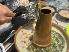 -洞庭洲·防空洞火锅·烧烤·铜锅涮肉(新百广场店)