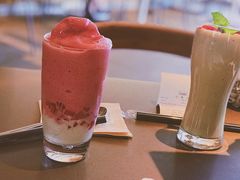 草莓boom-Bracket Coffee(工体店)