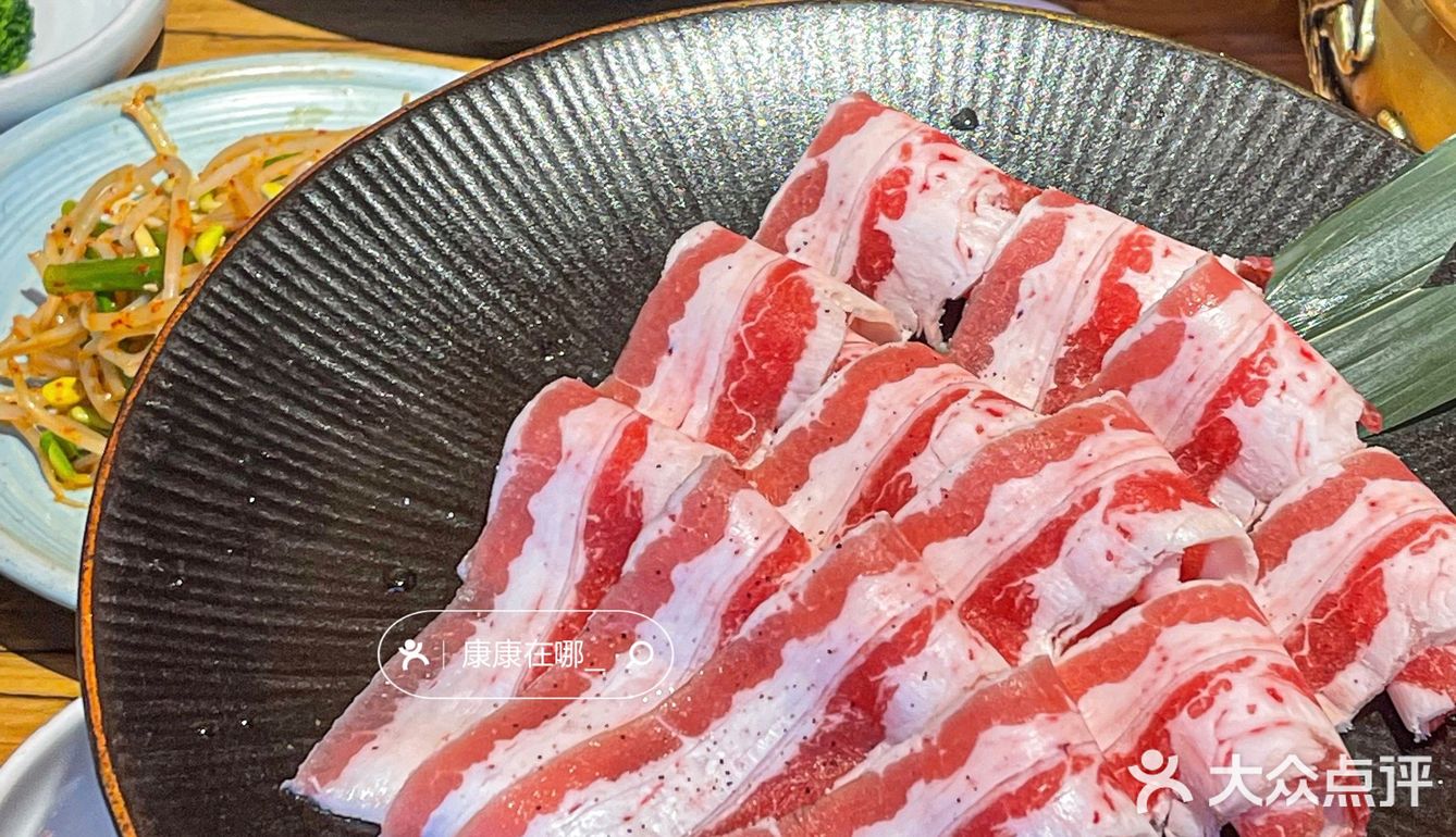 精选的日本小鳗鱼～一上来头还会动！服务员会帮忙烤