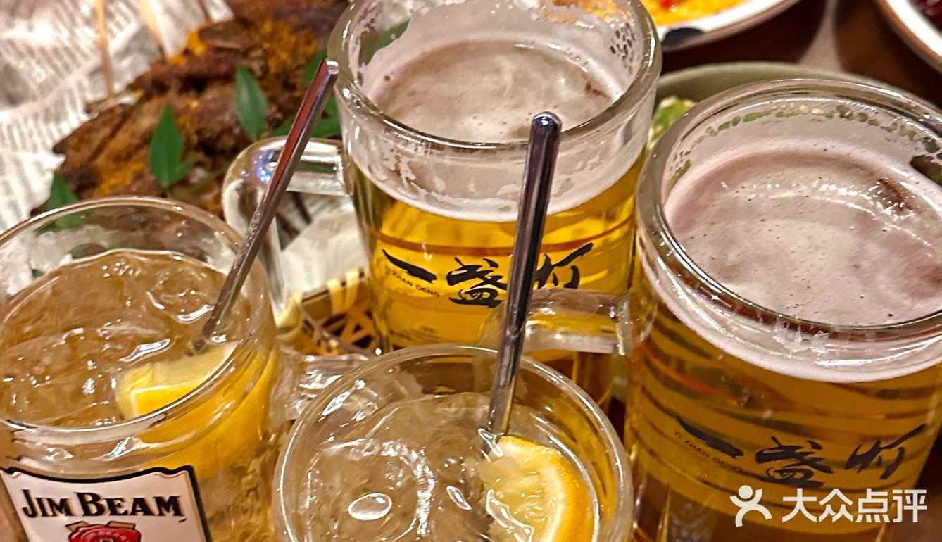 青岛小酒馆,好爱这种氛围松弛感…