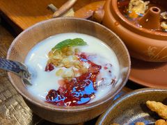 -银米·云南传统过桥米线(双廊黑金冠店)