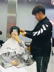 点击看大图 子俊老师剪发中-L+奥拉接发烫发染发
