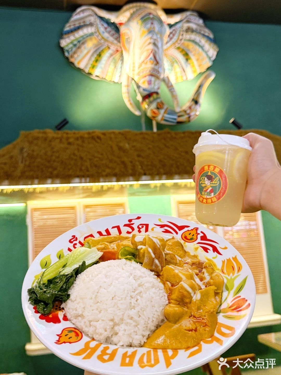 不是我说，这家店的泰国打抛饭做的也太……