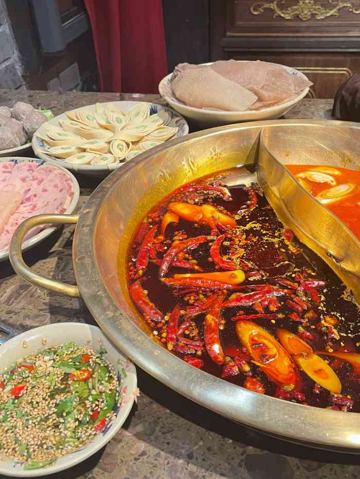 小龙坎火锅(老报馆店)-"原先步行街的小龙坎评价不太好,这家竟然意.