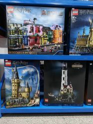 -逝水玩具折扣店