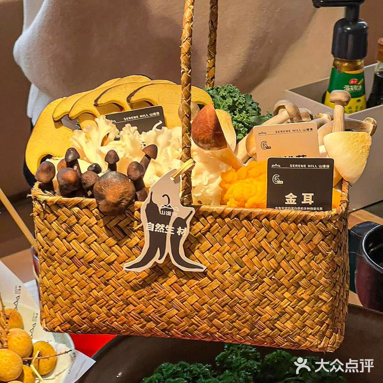 最近在德基广场逛街的时候发现了一家很特别的火锅店