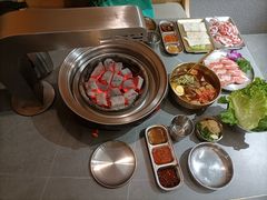 -围炉肉舍•炭烤活鳗•丹东海鲜烤肉(步行街店)