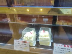 面包甜点陈列柜-红宝石·鲜奶小方·海派西点房(开鲁店)