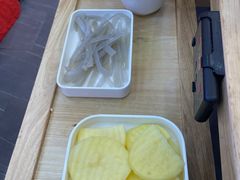 -鲁员外地锅鸡地锅鱼(龙湖江东天街店)