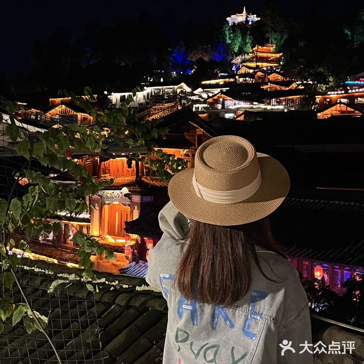 丽江古城绝美观景台！牦牛肉火锅好好吃！