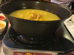 -鲜入围煮花胶鸡海鲜火锅