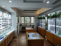 -视野联行眼镜•蔡司•依视路(温江店)