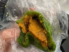 艾叶咸蛋黄肉松青团-王家沙点心店(南京西路总店)