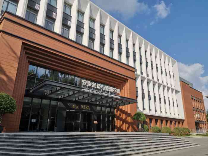 包兆龙图书馆-"隔壁的工程院开放了教室可以自习,很安静.