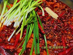 -茅草房·河畔园林火锅