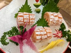 三文鱼腩刺身-悦湖公馆