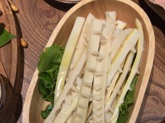 -野山舂·贵州现舂酸汤火锅(鸿通城店)