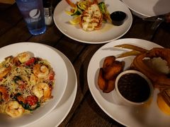 -Wahoo's Seafood Bar and Grill Restaurant