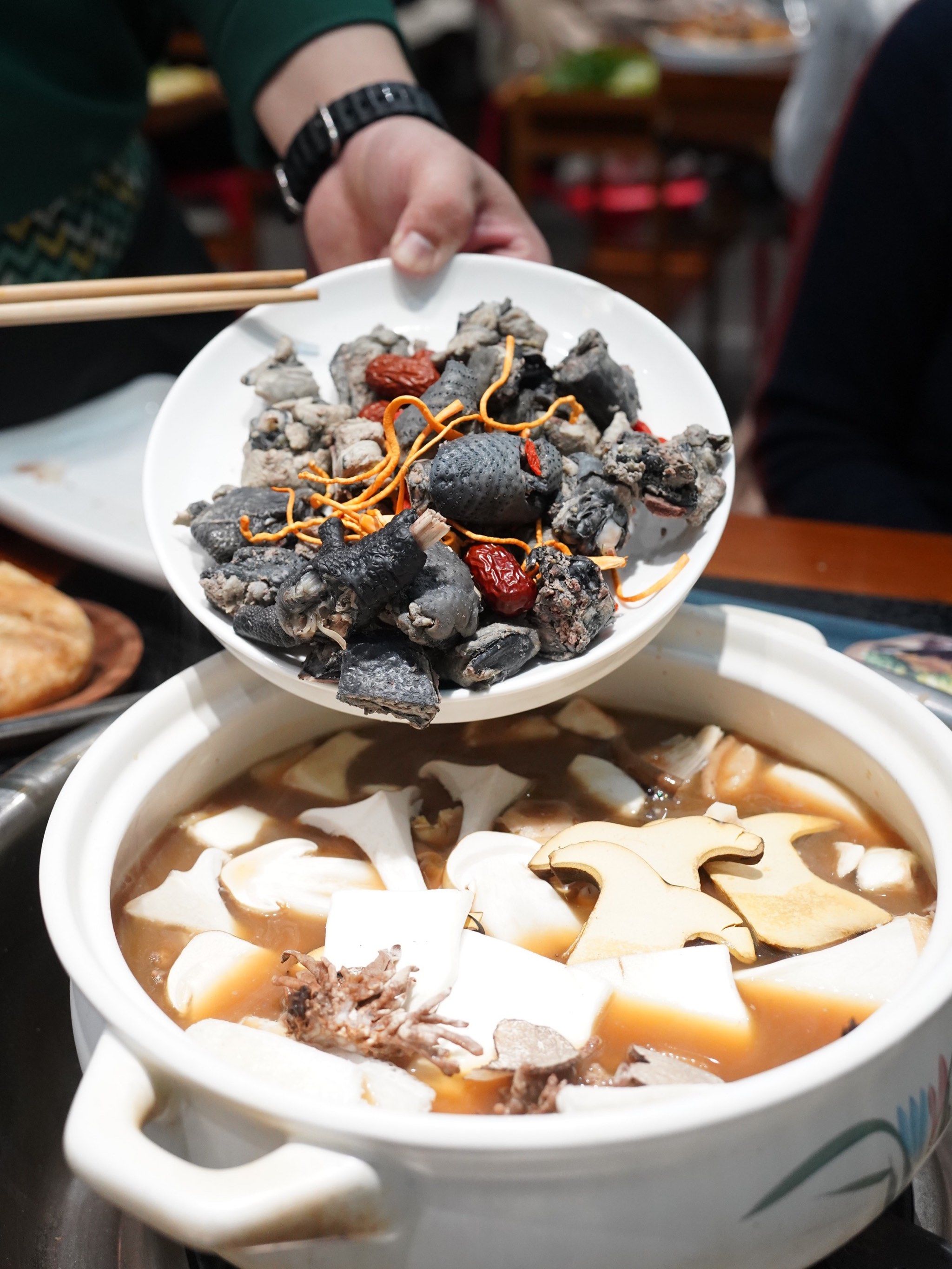 冬天的第一顿火锅02来吃养生滋补菌汤锅