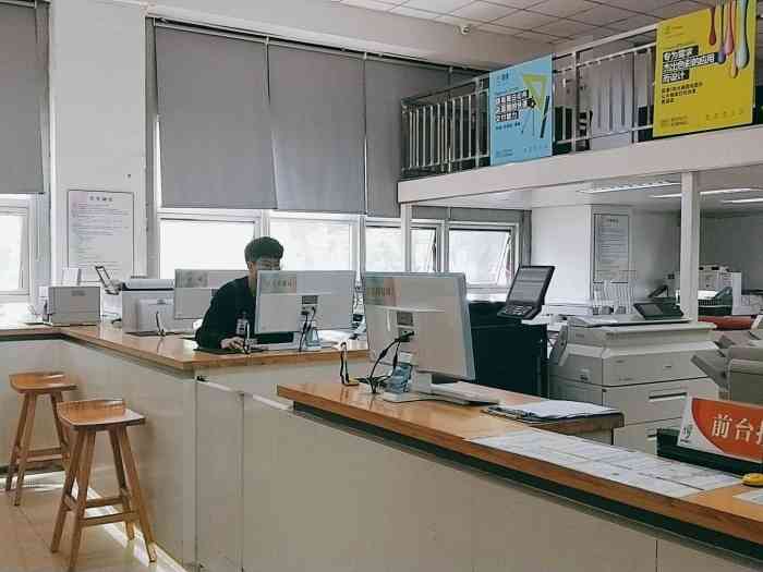 图文店很大,图文类的都能做.设备也很齐全