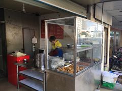 面包甜点陈列柜-老宾州南街酸粉店(民族大道店)