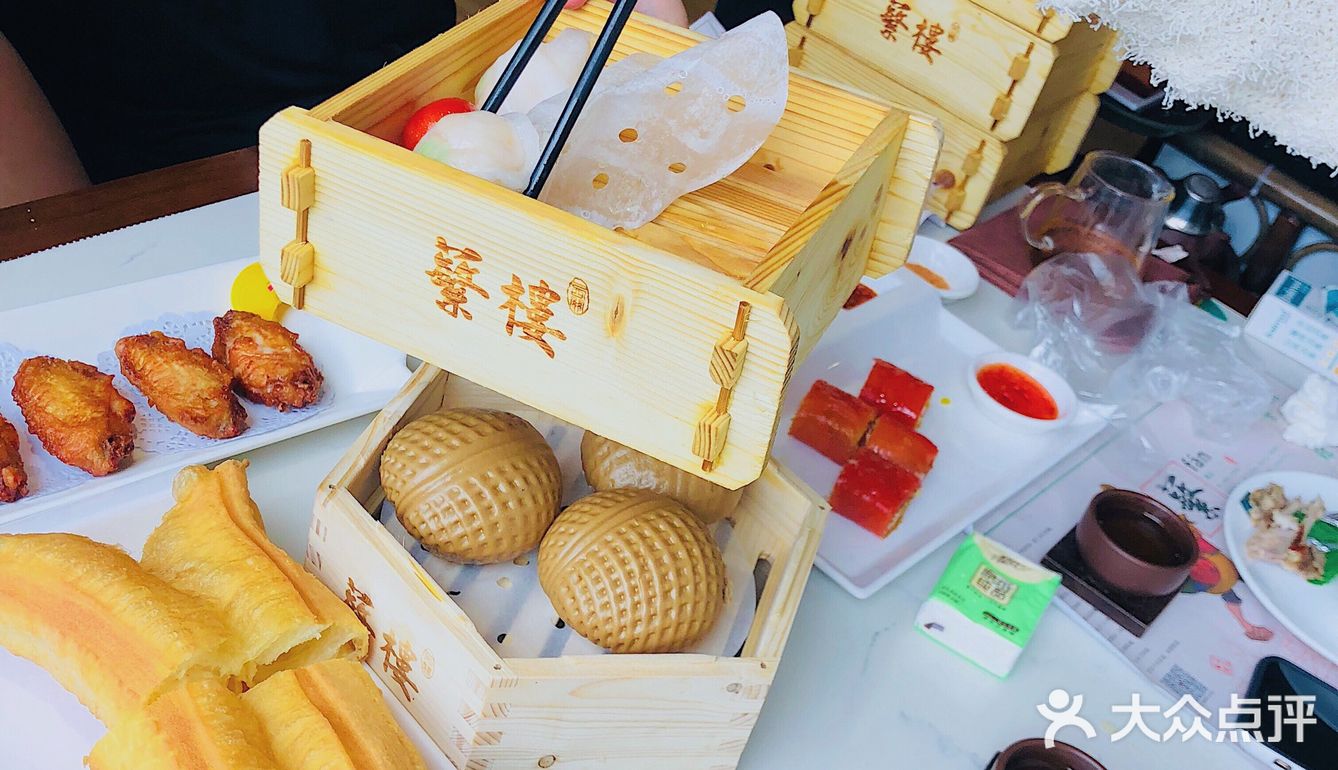 服务生会帮忙泡茶，很舒适哦