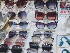 -美式眼镜·授权蔡司.依视路.尼康.豪雅.明月(人民广场店)