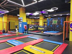 -爱蹦iBOON蹦床运动馆(江汉店)