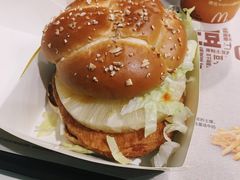 本宫凤堡-麦当劳(百联西郊购物中心店)