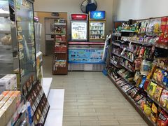 -全家便利店(秀沿路店)