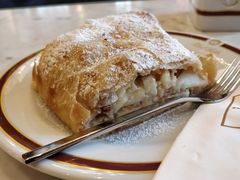 苹果卷-Cafe Sacher(WIEN)
