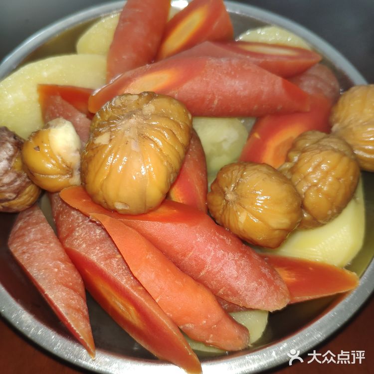 美食烹饪の惹味胡萝卜土豆炖牛腩