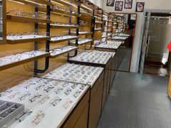 -罗伯特眼镜·蔡司官方授权(罗湖国贸店)
