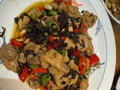 -头上红煨盐鸡·非遗院子餐厅