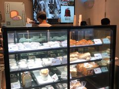 面包甜点陈列柜-喜茶(深圳丰盛町店)